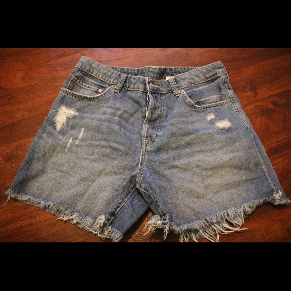 H&M’s Regular waist shorts